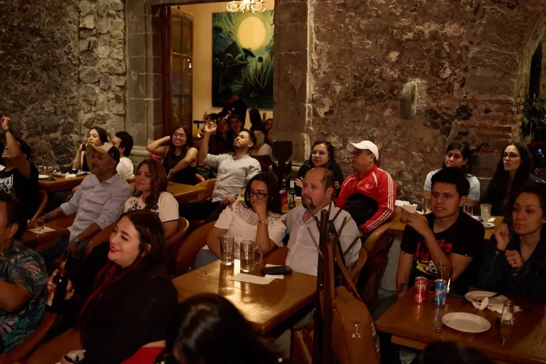 El salón de El Garrobo lleno