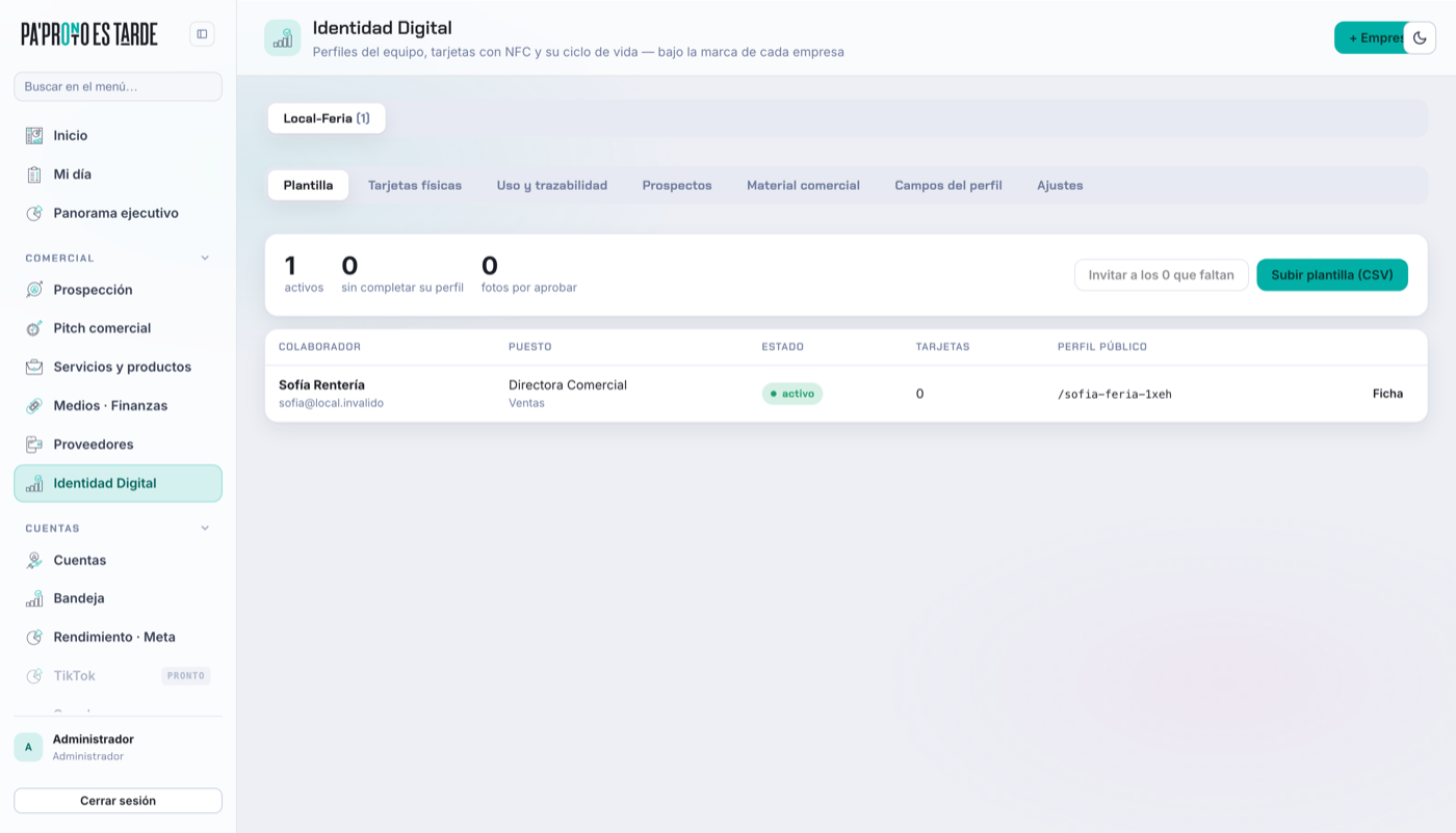 El panel de Identidad Digital del OS+: pestañas de plantilla, tarjetas físicas, uso y trazabilidad, prospectos y campos del perfil, con la lista de colaboradores y su estado.